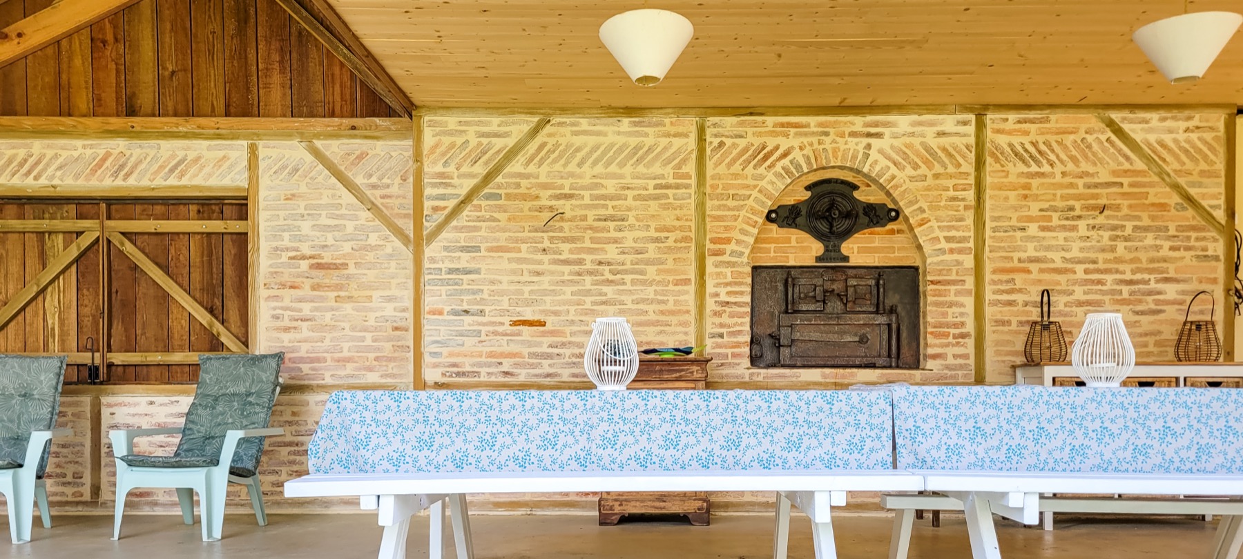 La Boulangerie — four à pain historique et grande table