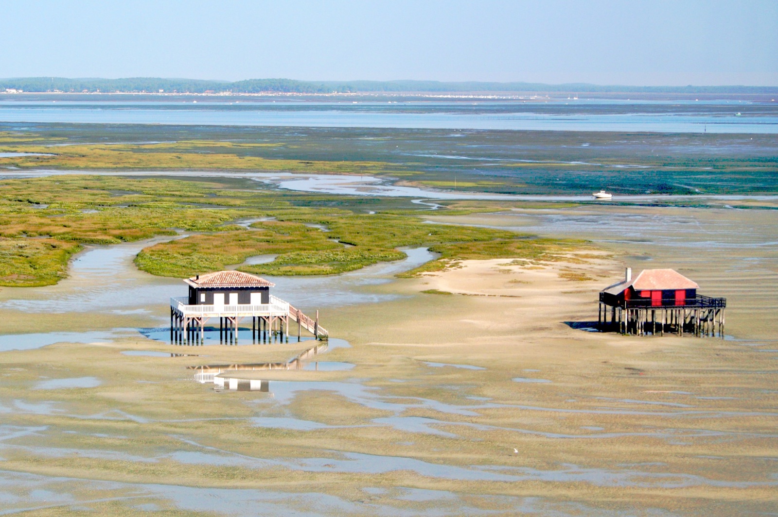 The cabanes tchanquées of the Bassin d'Arcachon